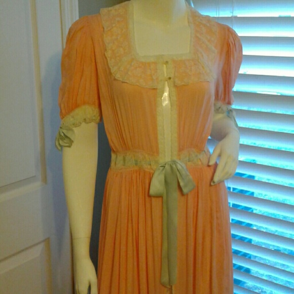 Beautiful baby pink vintage robe - Picture 2 of 4